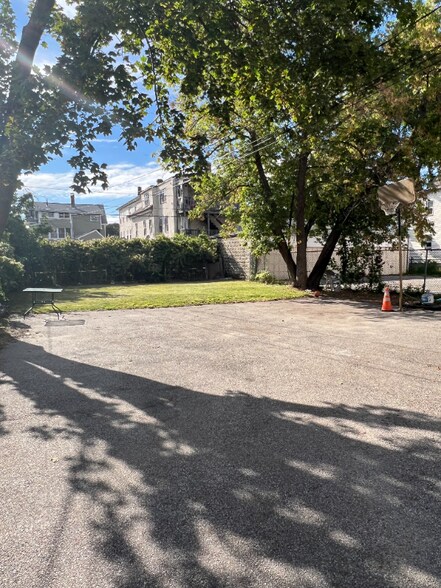 Building Photo - 42 Houghton St