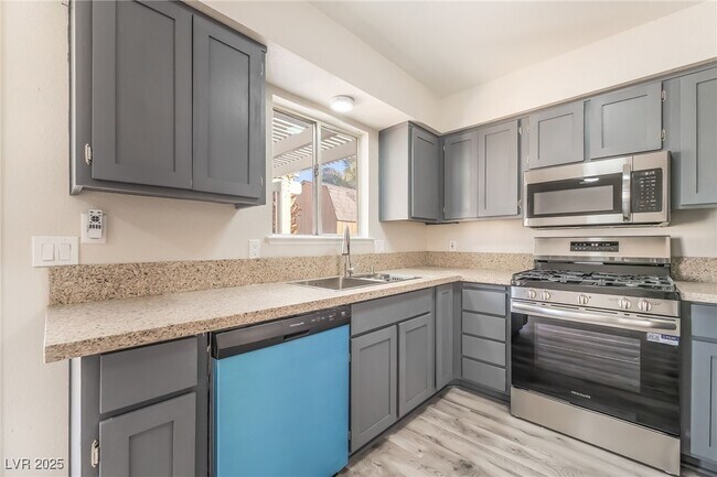 Building Photo - 603 Carleton Dr