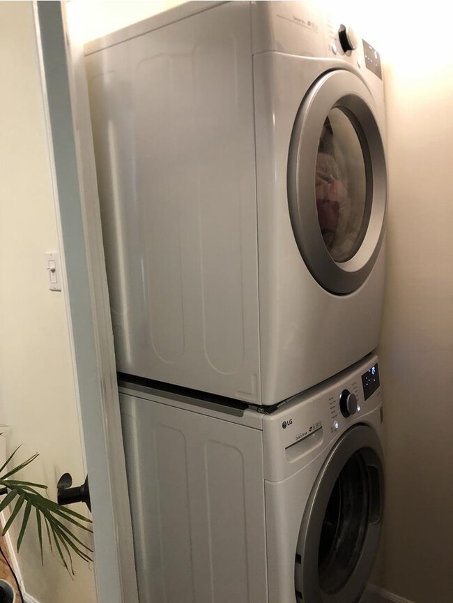 Building Photo - 134 Garden St