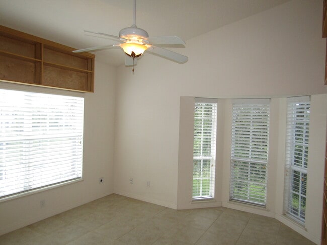 Building Photo - 868 Saranac Lake Dr