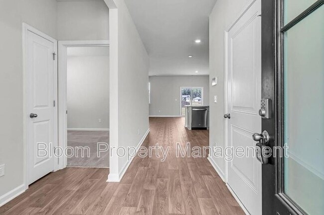 Building Photo - 602 Solar Ct