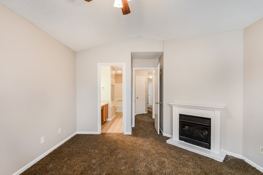 Building Photo - 16804 Lowell Dr