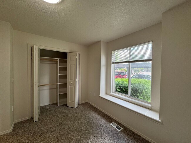 Building Photo - 4343 W Rose Hl St