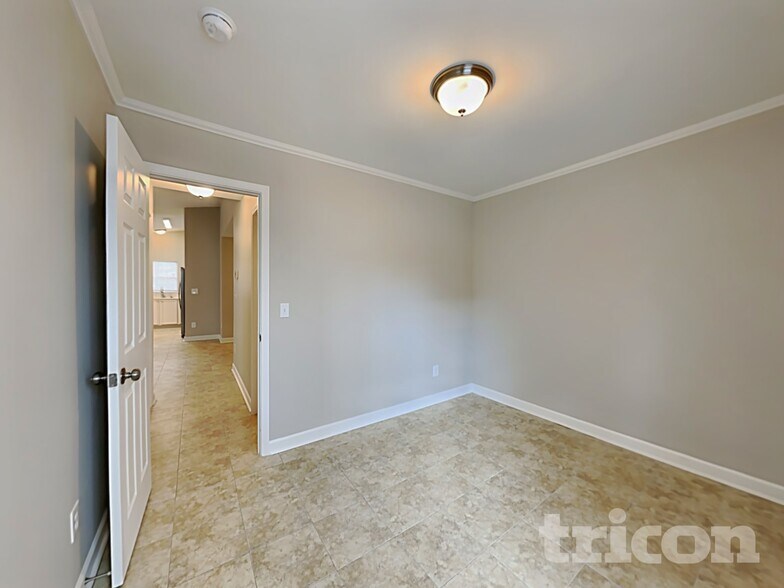 Building Photo - 882 Anchor Way NE