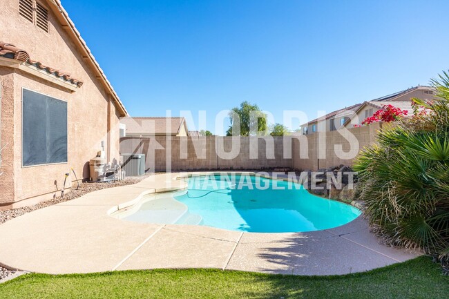 Building Photo - Beautiful Home with a Pool in Maricopa