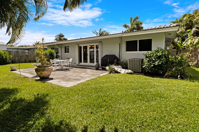 Building Photo - 1911 NE 27th St