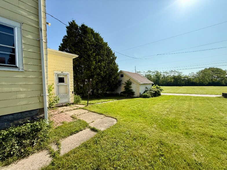 Building Photo - 1303 S 19th St