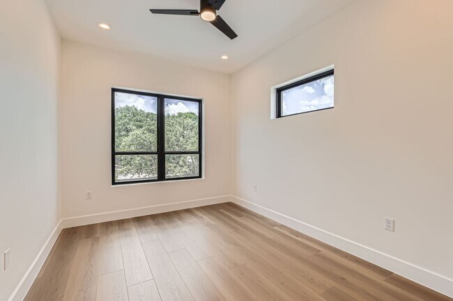 Building Photo - 10899 S Hausman, Unit 201