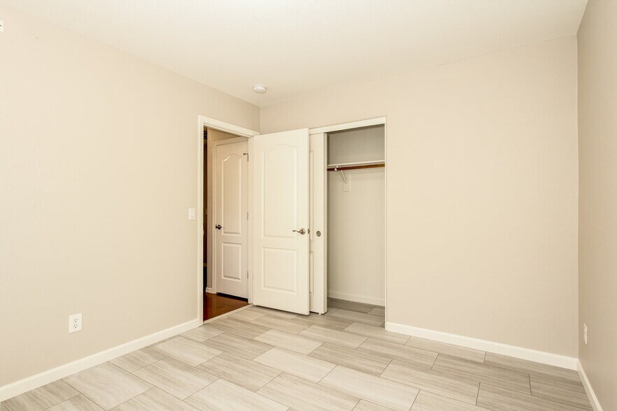 Building Photo - 8459 W Ross Ave