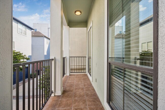 Building Photo - 1407 Dart St
