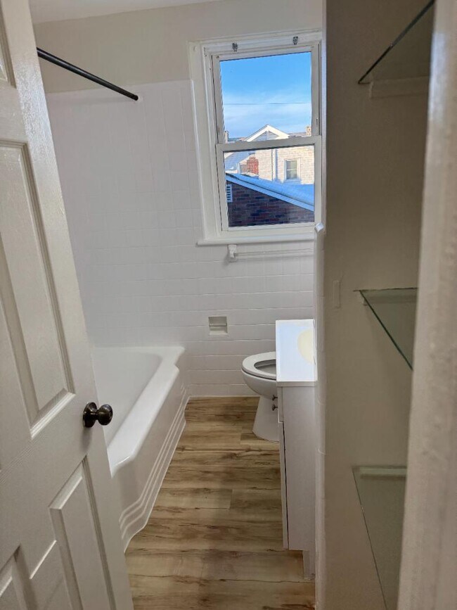 Building Photo - 525 14th Ave