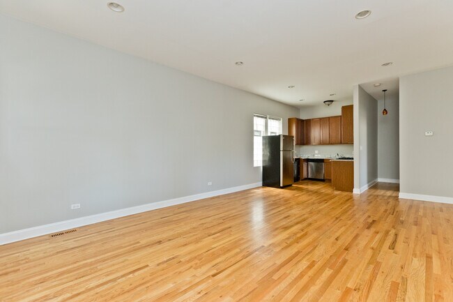 Building Photo - 2109 W Warner Ave