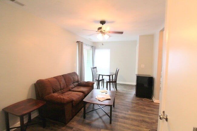 Building Photo - 1384 Bradley Dr
