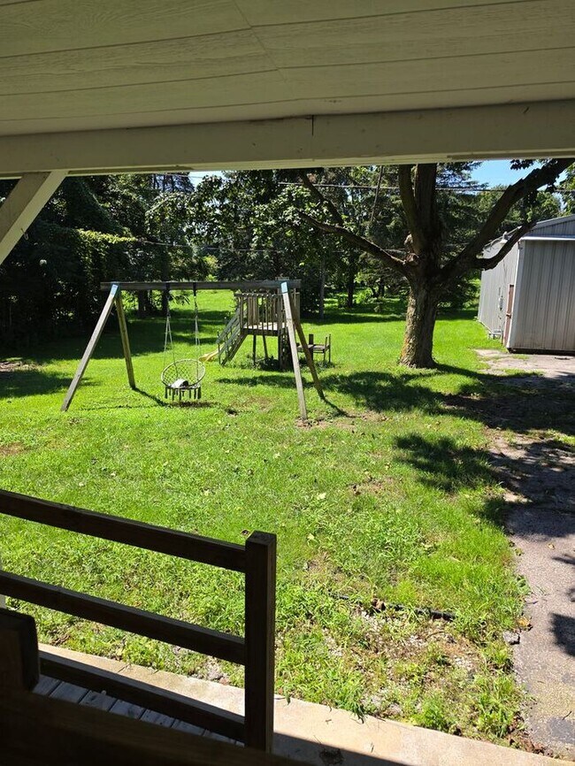 Building Photo - 3 bedroom home Eau Claire