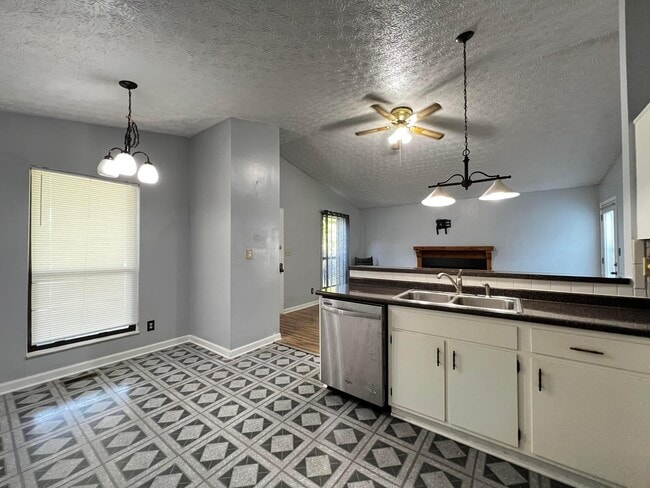 Building Photo - 2470 Dunsworth Dr