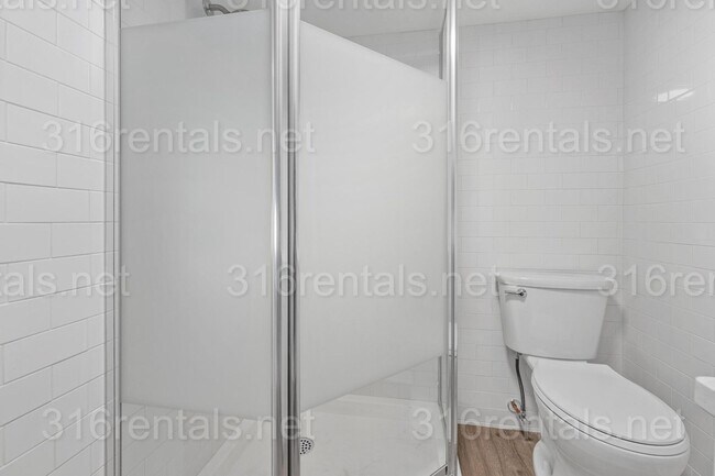 Building Photo - $850 - 1 bed 1 bath - Beautiful newly renovated Multi-family home located in Delano