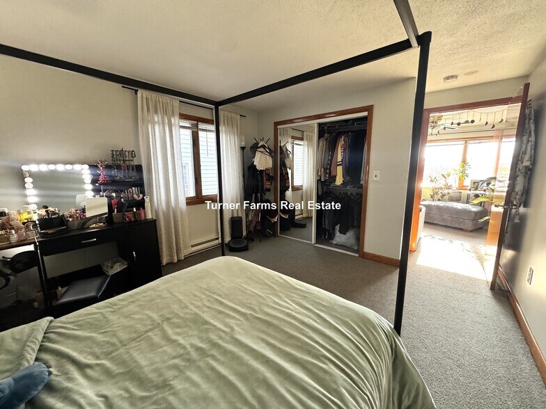 Building Photo - 10 Garfield Ave