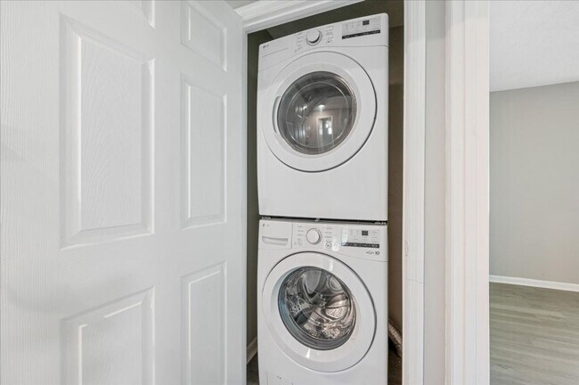 Building Photo - Recently Renovated 2-Bedroom Home – 1.5 Mi...