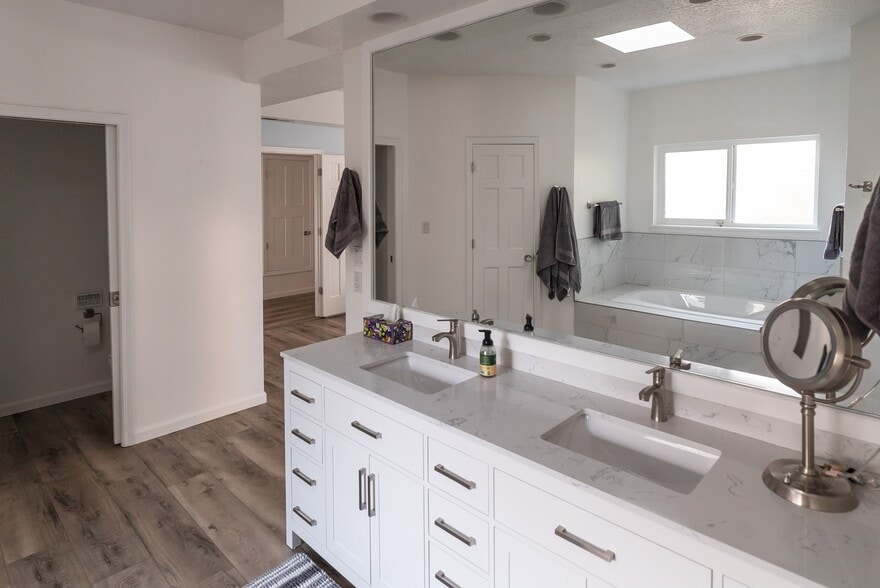 Building Photo - 9316 Tanoan Dr NE