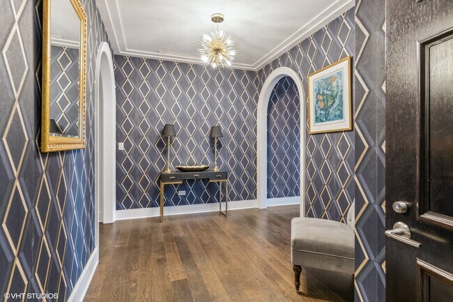 Building Photo - 118 E Erie St