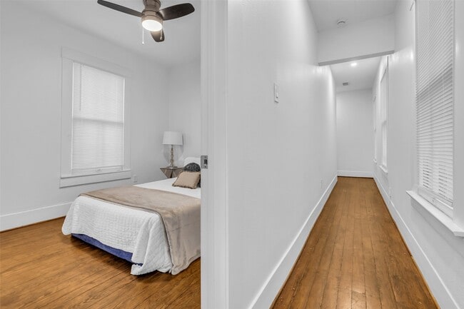 Building Photo - 611 Harvard St