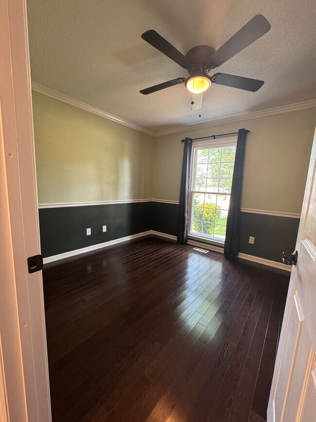 Building Photo - 2000/3 br/2.5 ba/bonus room/office 2,330 sqft