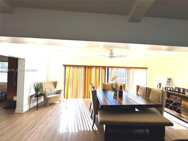 Building Photo - 4905 Bayberry Ln