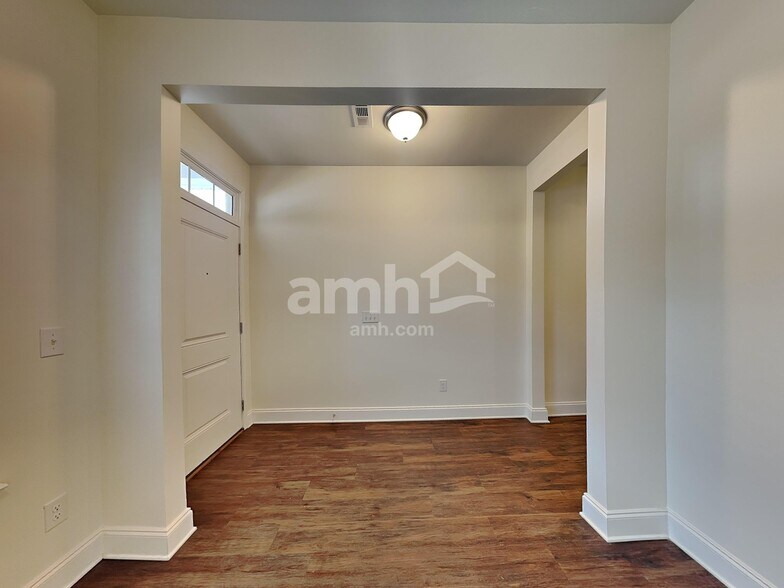 Building Photo - 5924 Hagar Vly Dr