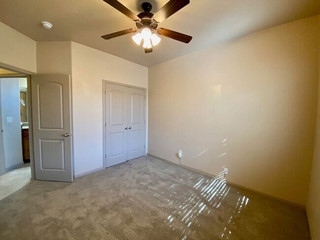 Building Photo - SPACIOUS HURRICANE HOME FOR RENT
