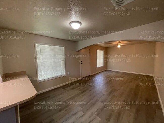 Building Photo - 3 bedroom/ 1 bathroom house located near Airport Dr/ Norris Rd