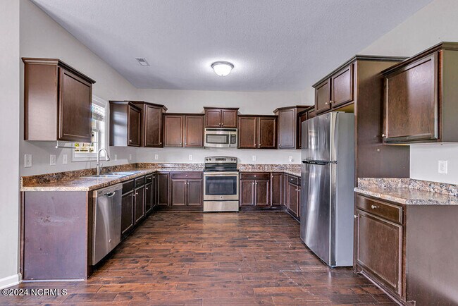 Building Photo - 402 Derrick Dr