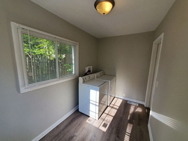 Building Photo - 5BR Home in Belknap Lookout, Walk to Downtown and Medical Mile