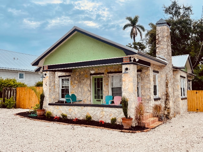 Building Photo - 717 21st St W