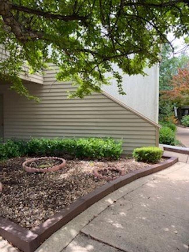 Building Photo - 2-Bedroom Condo for Rent in Stratford Condos + Gated Community with Pool!