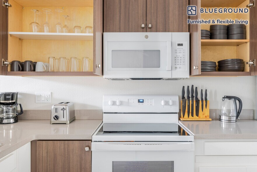 Building Photo - 1698 University Ave