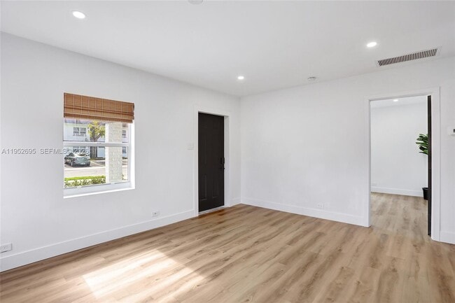 Building Photo - 3671 NE 11th Ave