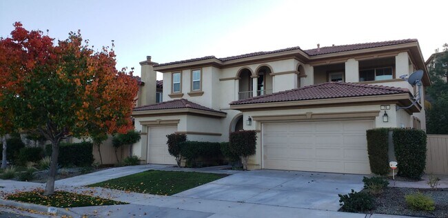 Building Photo - 70 Vía De La Valle