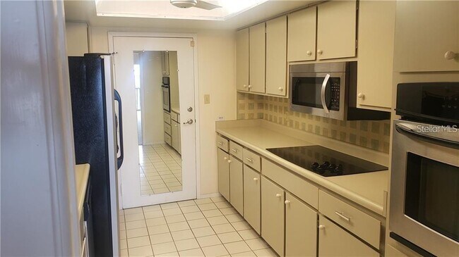Building Photo - 435 S Gulfstream Ave