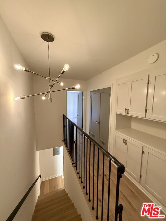 Building Photo - 853 Larrabee St