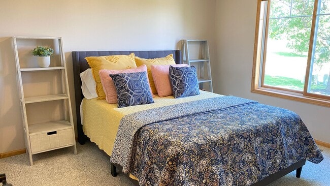 Building Photo - Cozy tranquility 6mi from Mayo 4bed/3bath