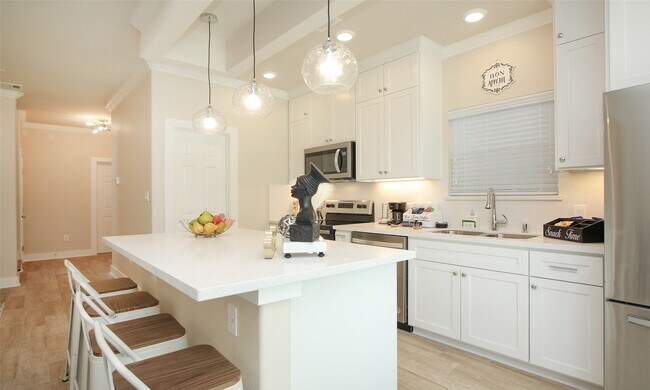 Building Photo - 3537 Mt Pleasant St