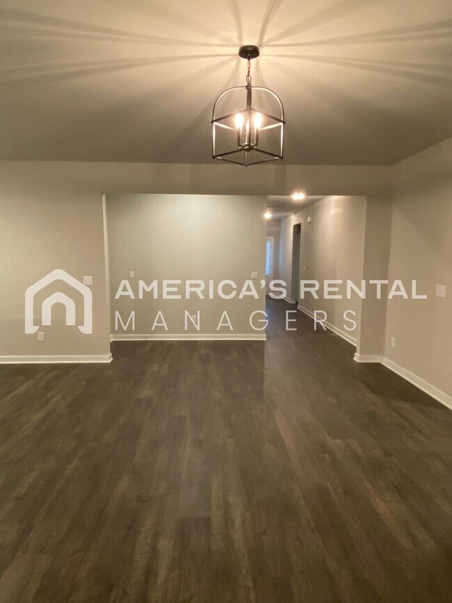 Building Photo - 460 Ridgeview Cir