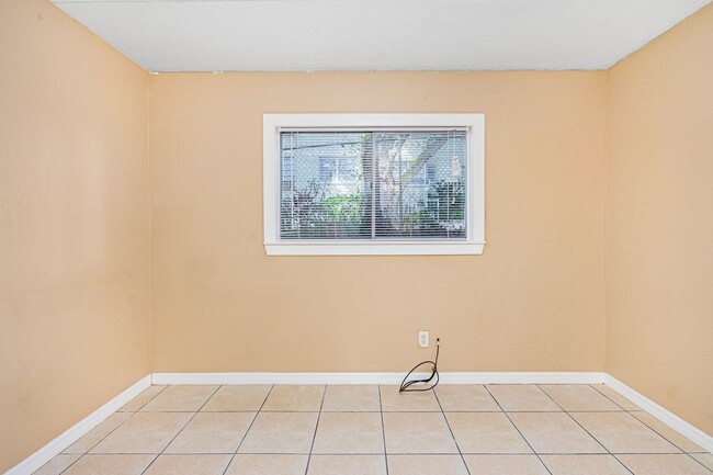 Building Photo - 2 Bedroom at Acqua Condominium