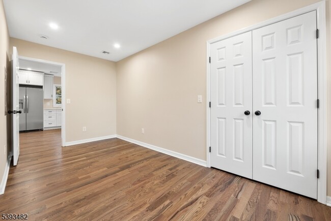 Building Photo - 937 Ringwood Ave