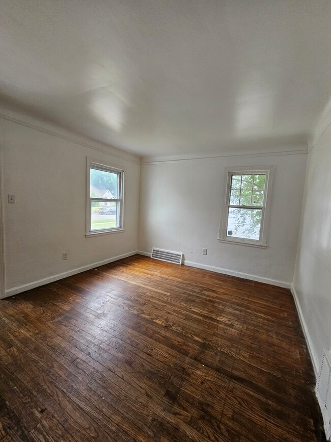 Building Photo - 12150 Wayburn St