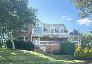 Building Photo - 2 Story Brick Home in Johnson City