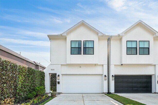 Building Photo - 5233 Darling St