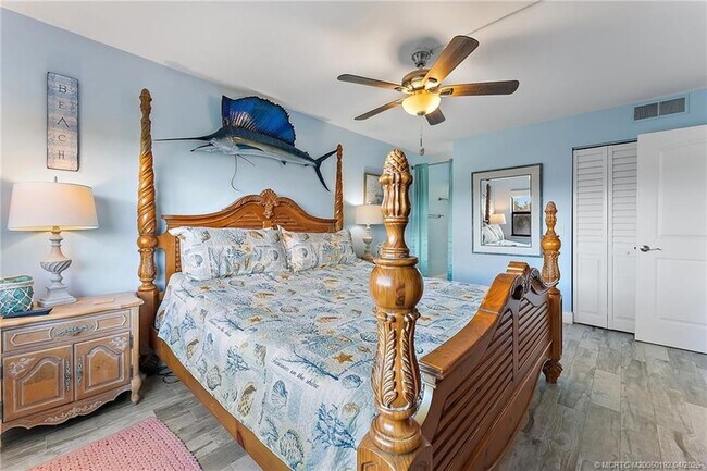 Building Photo - 7370 S Ocean Dr