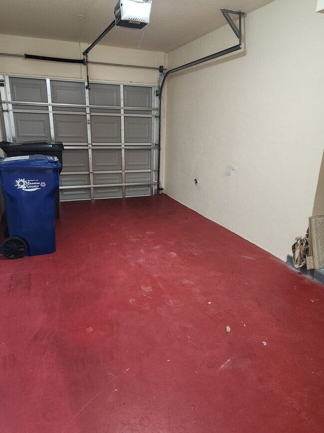Building Photo - 6330 Green Oaks Cir