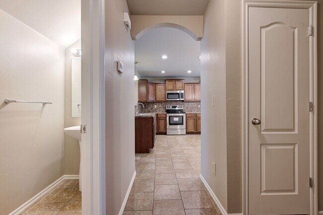 Building Photo - ** $500 Off Move-in Special ** Gorgeous 4 ...